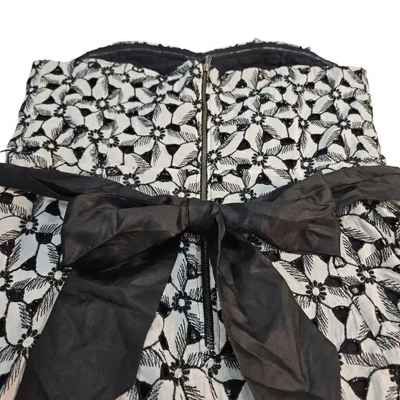 Anthropologie Moulinette Soeurs Overwhelmed Asters 3D Flower Eyelet Dress 8 - Picture 3 of 9